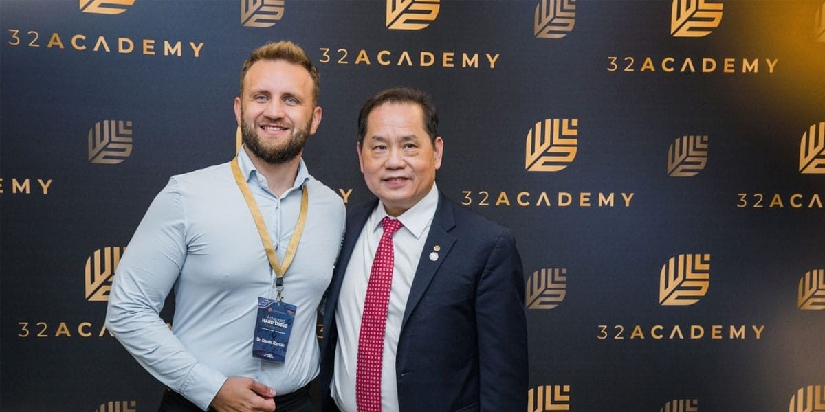 Dr.-Răpcău-Daniel-la-cursul-Prof.-Hom-Lay-Wang-1