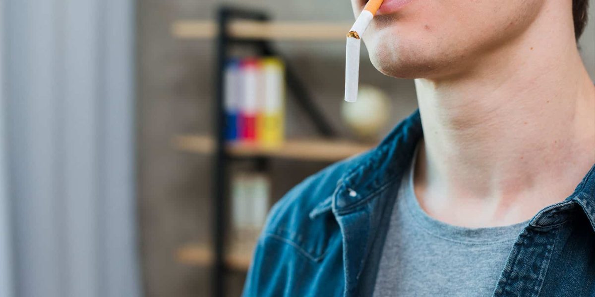 fumat și implant dentar